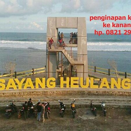 Penginapan Karanglaut Sayangheulang Cilauteureun Exterior foto